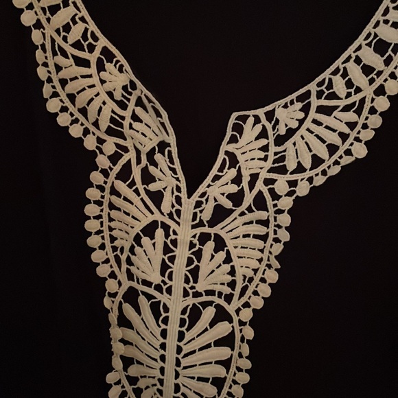 Black with white trim banded tunic - Picture 3 of 6